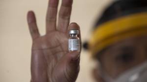 Alertan sobre vacunas COVID falsas en sitio web apócrifo de El Chopo