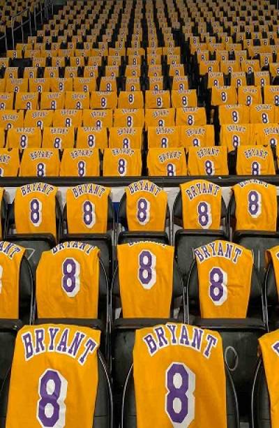 Lakers dio emotivo homenaje a Kobe Bryant