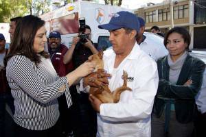 Claudia Rivera entrega vehículos para el departamento de Protección Animal