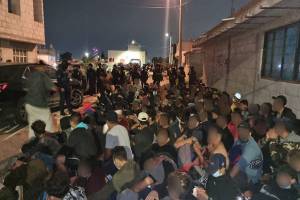 Rescatan a 233 migrantes y detienen a tres &quot;polleros&quot; al sur de la capital poblana
