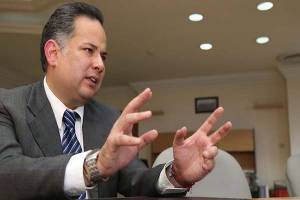 Dos ex funcionarios de Puebla, denunciados por lavado: Santiago Nieto