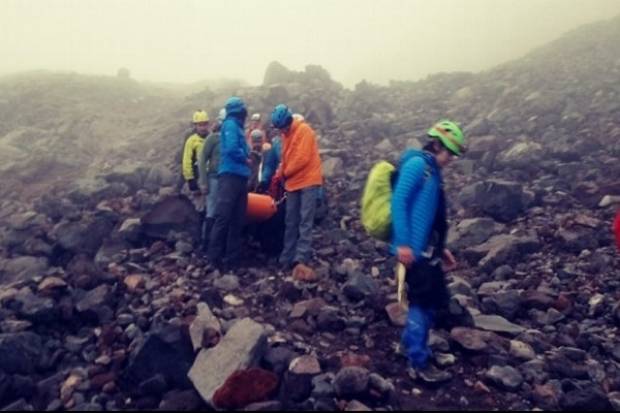 Rescatan a mujer accidentada en el Pico de Orizaba; fue trasladada a hospital en Puebla