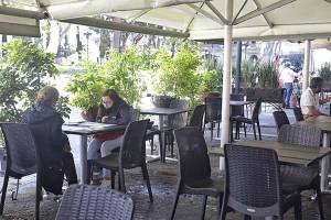 Bajas ventas en restaurantes del Centro Histórico por presencia de ambulantes