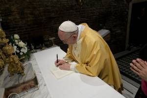 Papa Francisco promulga ley contra pederastia