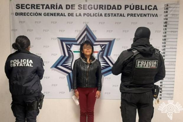 Mujer que vendía drogas en Puebla es detenida por la policía estatal