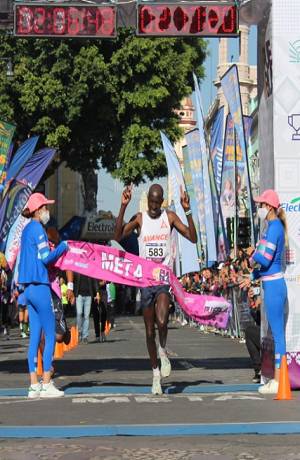 Maratón Puebla 2022: Kenianos se quedan con los primeros sitios de la competencia