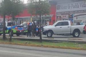 Dos custodios heridos en intento de asalto a camión de valores en Puebla