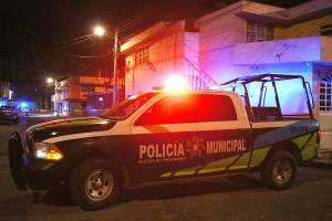 Detienen a tres delincuentes tras persecución policial en Puebla