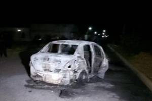 Delincuentes queman vehículo y protagonizan balacera en Tlachichuca