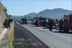 Un muerto y al menos cuatro heridos, saldo de choque en la Vía Atlixcáyotl