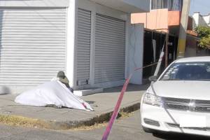 Muere hombre en calles de la colonia Villa Encantada