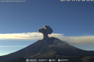 Popocatépetl continúa con explosiones moderadas y emisión de fumarolas