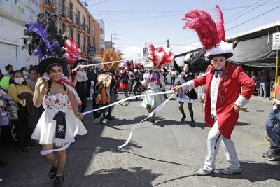 FOTOS: Huehues de Analco danzan por las calles de Puebla