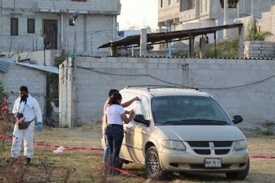 Hallan camioneta donde huyeron homicidas de un comerciante en Puebla