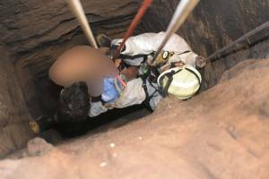 Rescatan a joven que cayó a pozo de 45 metros de profundidad en Puebla