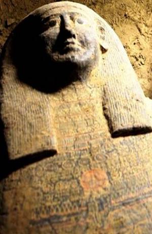 Hallan 27 sarcófagos egipcios enterrados hace más de 2 mil 500 años
