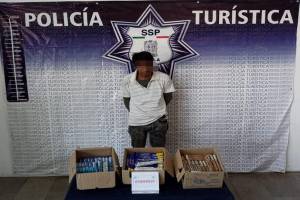 Atracó a repartidor de alimentos y policía lo capturó en el centro de Puebla