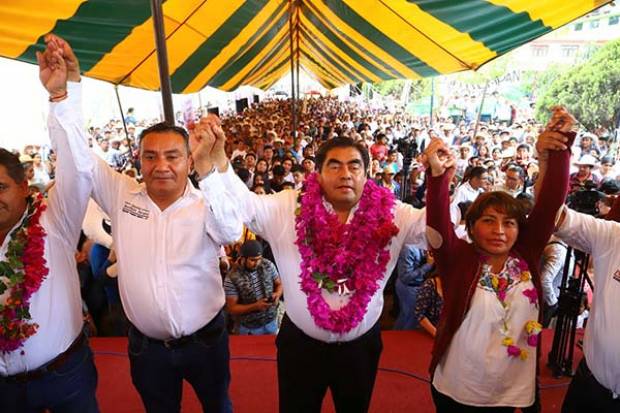 Miguel Barbosa se compromete a preservar los pueblos originarios del estado de Puebla