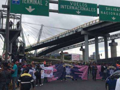 Policías Federales bloquearon acceso a Terminal 1 del aeropuerto de la CDMX