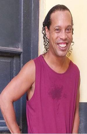 Ronaldinho y sus comodidades tras detención en Paraguay