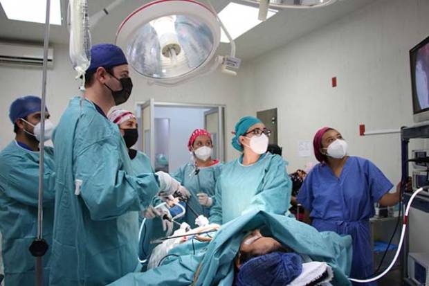 ISSSTEP realiza cirugías en beneficio de habitantes de la Sierra Norte