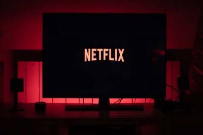 Acciones de Netflix caen luego de que el CEO admitiera que Disney y Apple serán dura competencia