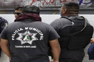 FGE y SEDENA detienen a ocho policías de Tlacotepec de Juárez
