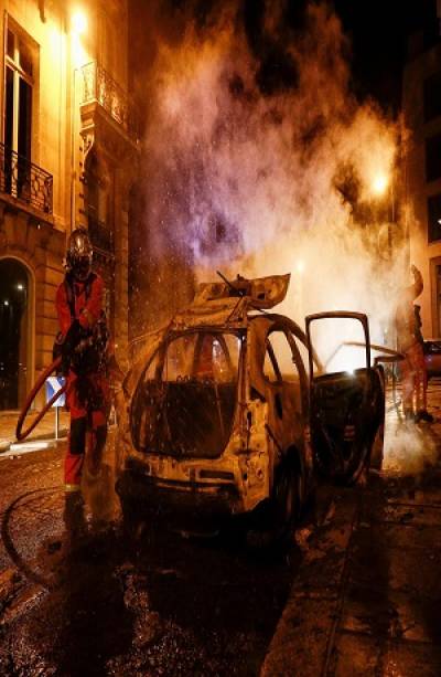 Parisinos y policía se enfrentar tras derrota del PSG