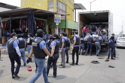 Decomisaron mercancía ilegal tras operativo en el Mercado Independencia