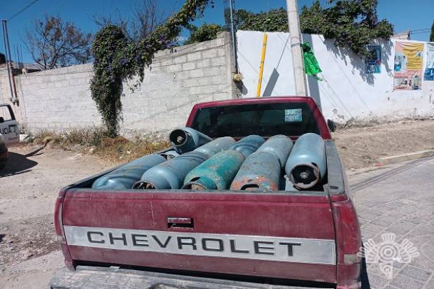 Sujeto en posesión de 17 tanques de gas LP es atrapado en Cuapiaxtla