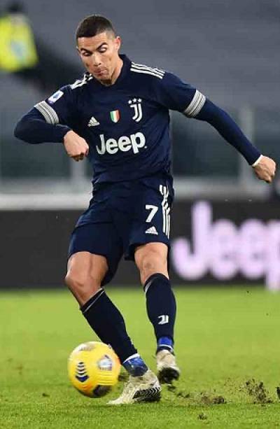 Cristiano Ronaldo anota en triunfo de Juventus 3-1 sobre Sassuolo