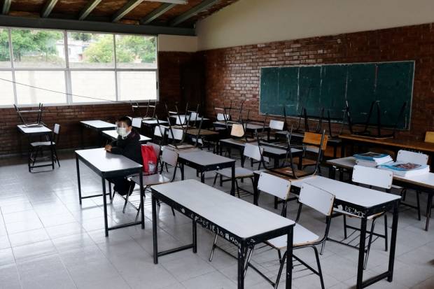 Sólo 52 escuelas cancelaron clases presenciales por casos de COVID en Puebla