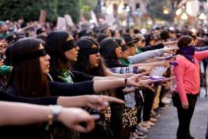 Feministas poblanas se unen a “Un violador en tu camino”