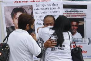 Madres de personas desaparecidas se manifiestan en la Fiscalía de Puebla