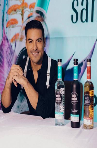 Carlos Rivera presenta su marca de mezcal &quot;Santo Gusano&quot;