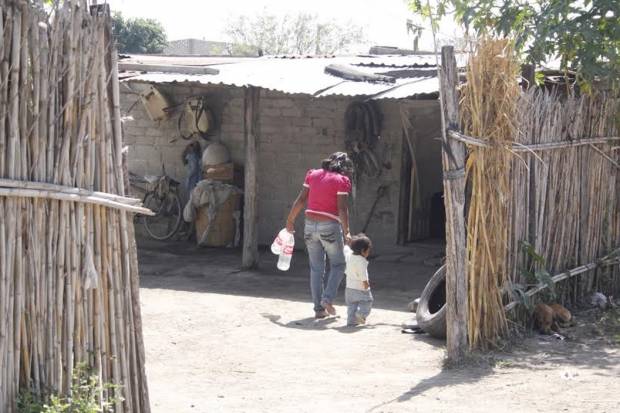 Tres municipios poblanos padecen pobreza extrema: Coneval