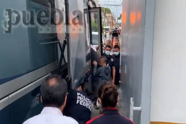 VIDEO: Detienen camiones con migrantes en la autopista México-Puebla