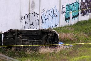 Vuelca taxi y muere una mujer en la autopista México-Puebla