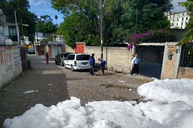 Agua de Puebla limpió espuma por descarga clandestina en límites de la capital