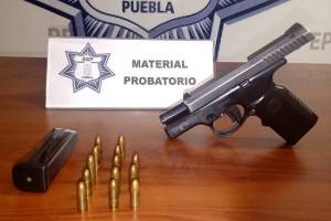 Hallan arma de fuego en baños de Soriana, sería de un policía municipal de Puebla