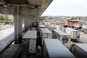 Aseguradoras restringen venta de pólizas para transporte de carga en Puebla: Canaco