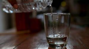 Muere joven por beber alcohol adulterado en Puebla