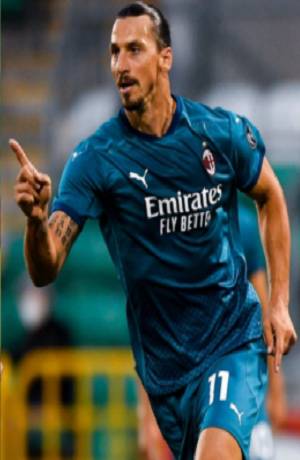 Zlatan Ibrahimovic anota de chilena gol del triunfo en el Milán 2-1 al Udinese