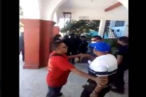 VIDEO: Edil auxiliar de Moyotzingo es agredido por policía municipal de Texmelucan