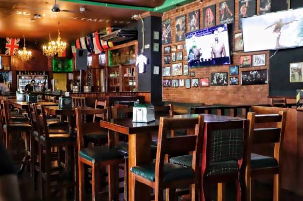 Se sancionará a bares que no cumplan cuarentena en Puebla: Barbosa