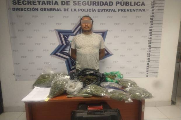 Sujeto es detenido con 10 bolsas de marihuana en la autopista Puebla-Orizaba