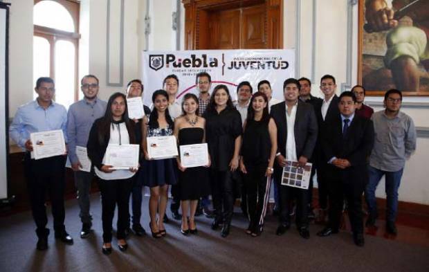 Egresa la primera generación de &quot;Somos juventud emprendedora&quot; en el municipio de Puebla