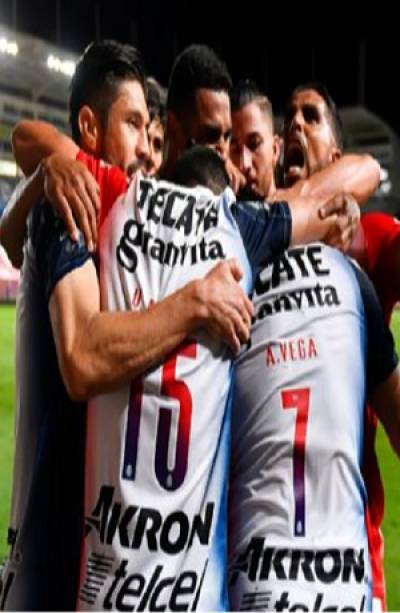 Chivas se impone 2-1 al Necaxa con gol de último minuto