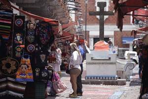 Irresponsable abrir negocios este lunes en Puebla: regidores