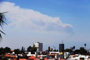 Gobernador y arzobispo de Puebla acuerdan medidas de prevención por Popocatépetl